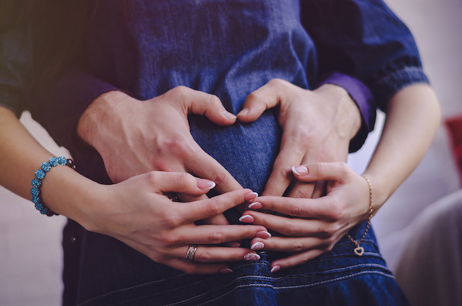 Couple embracing pregnancy belly