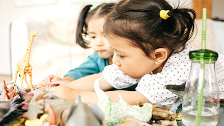 Huggies tips and advice on how to make play dates fun for you child and yourself.