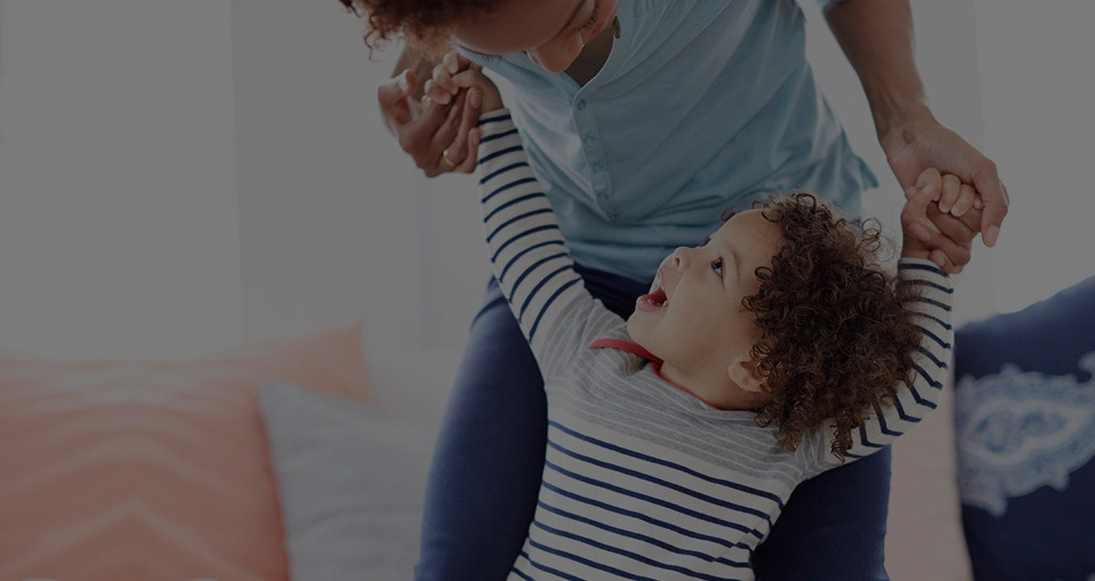 Consejos y recomendaciones de Huggies para el momento en que tu niño empiece a caminar y hablar.