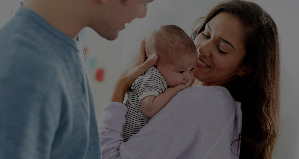 Consejos y recomendaciones de Huggies para que tu bebé se sienta bien apenas llegue a casa por primera vez.