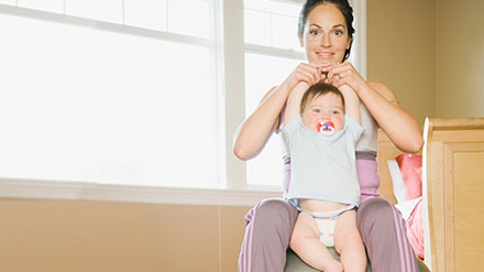 Obtén consejos y recomendaciones útiles de Huggies sobre cómo encontrar tiempo para hacer ejercicio durante el embarazo.